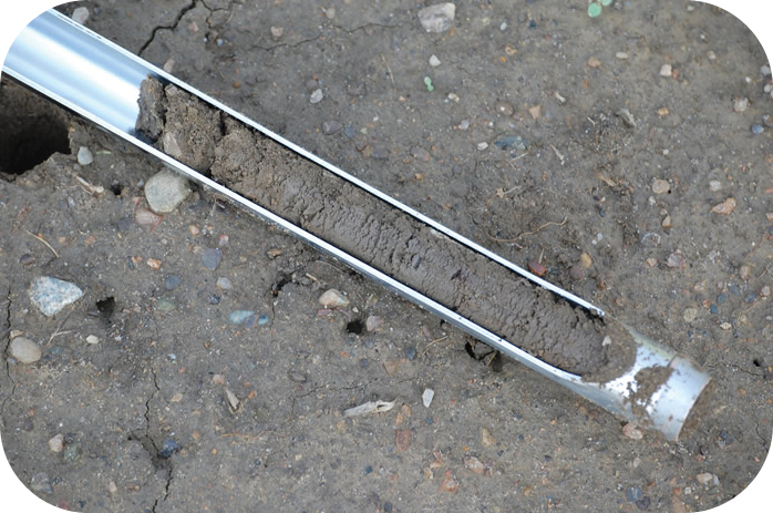 Carotte de sol dans une sonde tubulaire
